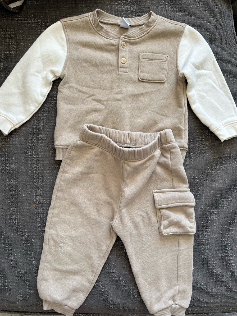 5/$25 Old Navy Neutral Two-Tone Baby Sweater Set Size 12-18M